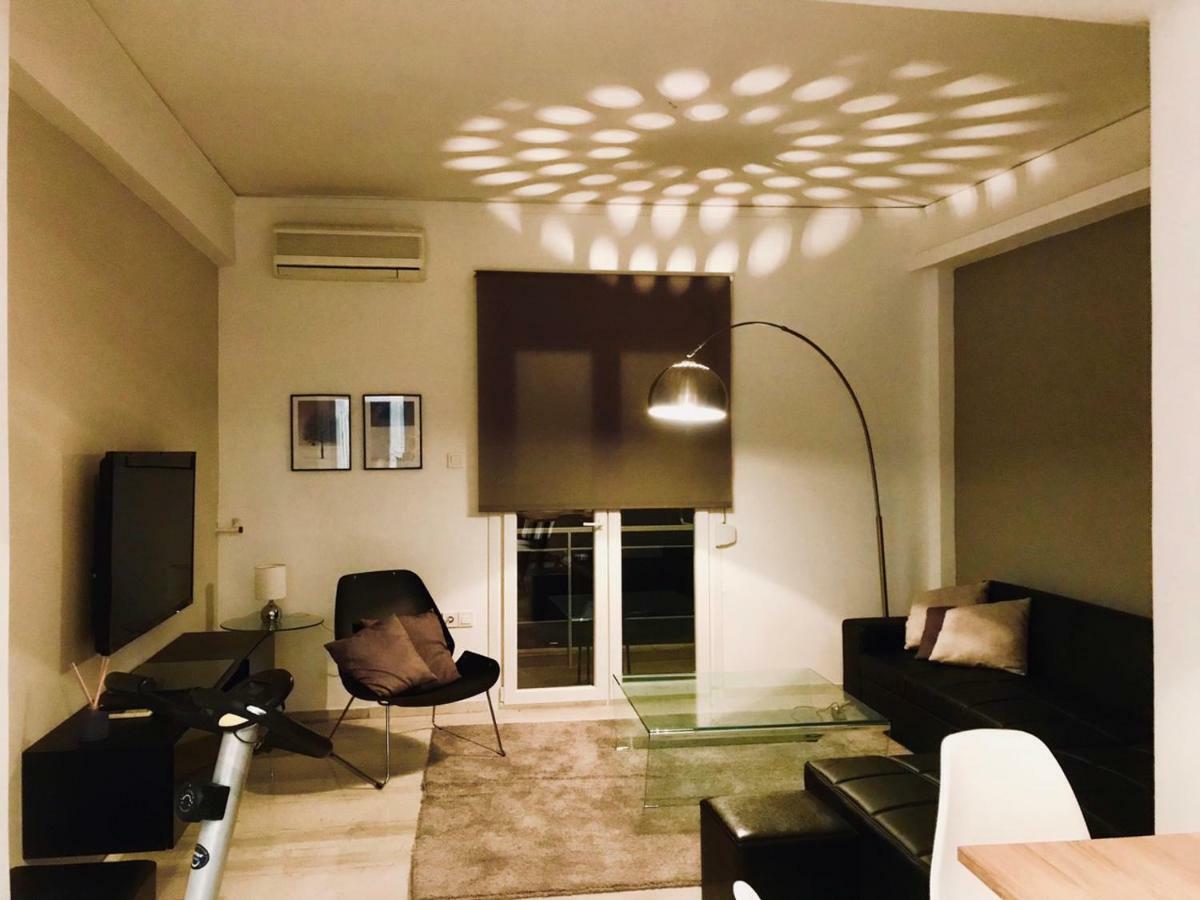 Renovated Minimal Apartment Next To Metro أثينا المظهر الخارجي الصورة