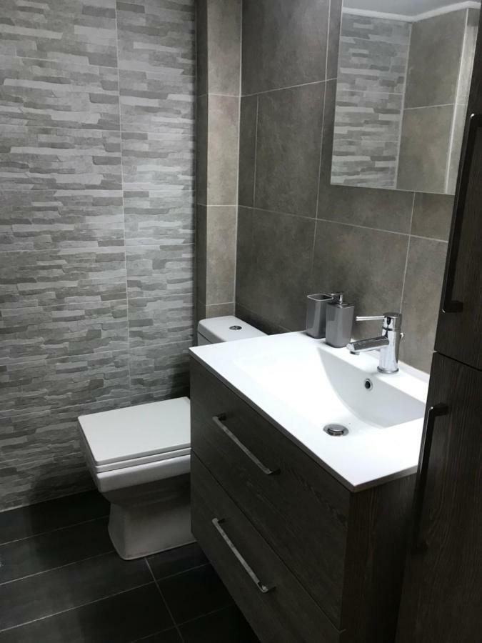 Renovated Minimal Apartment Next To Metro أثينا المظهر الخارجي الصورة