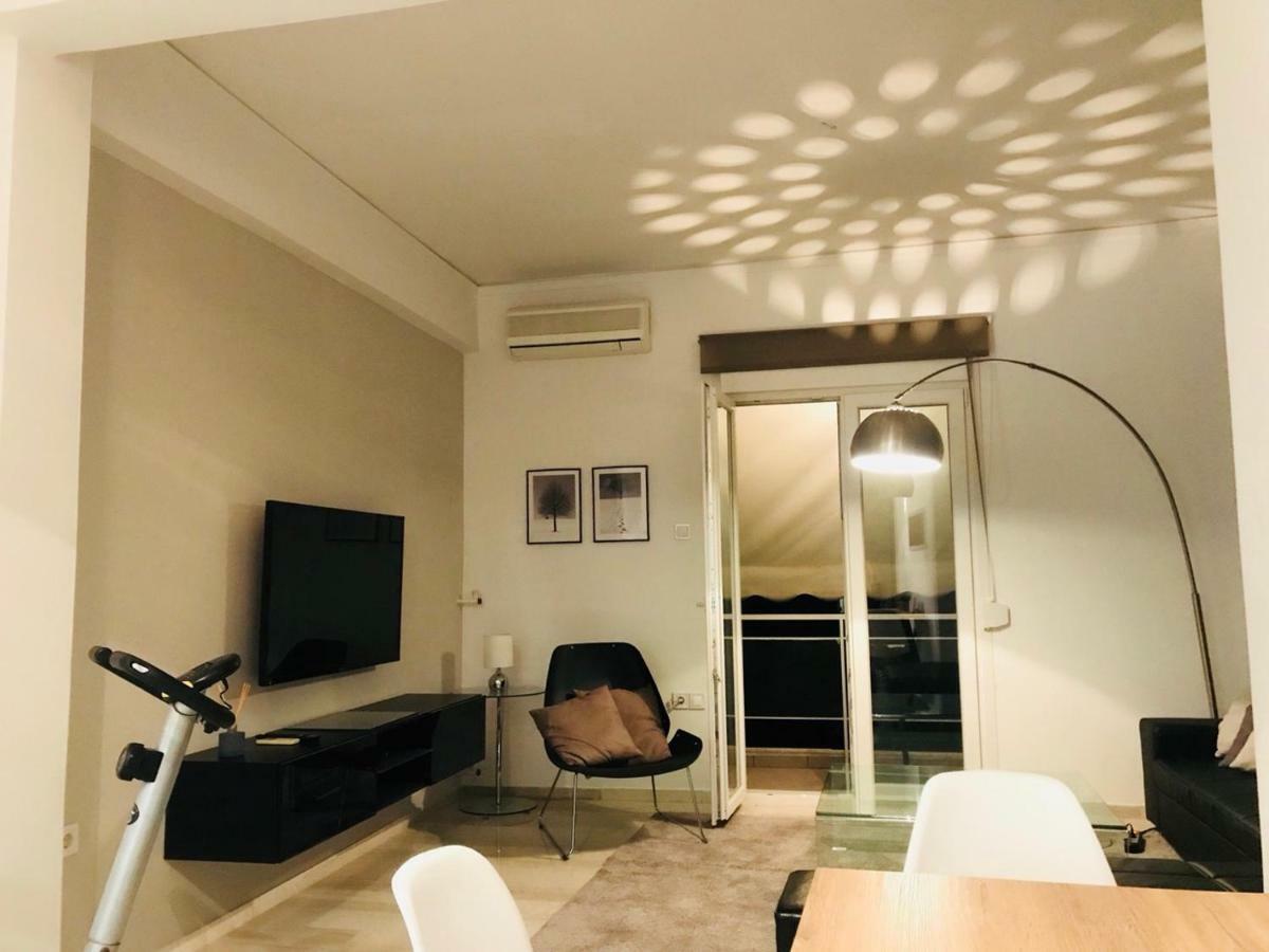 Renovated Minimal Apartment Next To Metro أثينا المظهر الخارجي الصورة